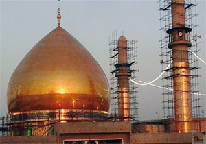 شستشوی گنبد حرمین عسکریین علیهما السلام در سالروز میلاد امام هادی(ع) +فیلم