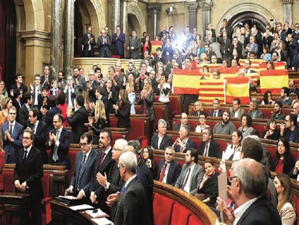 ایالت کاتالونیا رسما اعلام استقلال کرد