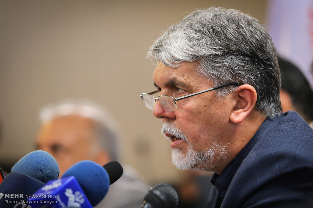 نشست خبری وزیر ارشاد در نمایشگاه مطبوعات; طفره وزیر از پاسخ به حواشی معرفی شورای برنامه‌ریزی نمایشگاه کتاب/ بزودی درباره مکان نمایشگاه کتاب تصمیم می‌گیریم