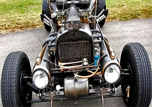 ماشین مدرنی که به اندازه یک کارخانه تجهیزات دارد! + فیلم