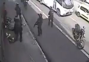 دستگیری سارقان حین زورگیری در خیابان + فیلم