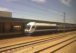 خروج متروی سریع السیر کرج به تهران از روی ریل + فیلم