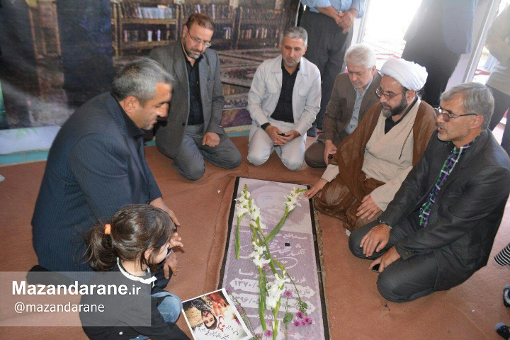 دیدار پدر شهید مدافع حرم آملی با خانواده شهیدان حججی و خرازی در اصفهان+ تصاویر