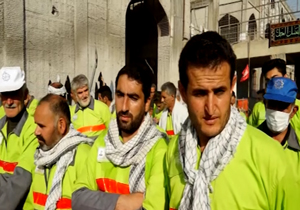 زائرانی که لباس خادمی بر تن کردند + فیلم