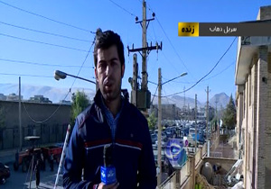 شکار لحظه‌ها در ارتباط مستقیم اخبار شبکه یک با سرپل ذهاب/ تردد خودروی خسارت دیده از زلزله در خیابان + فیلم