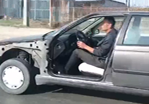 رانندگی با خودروی بی در و پیکر در ساری + فیلم