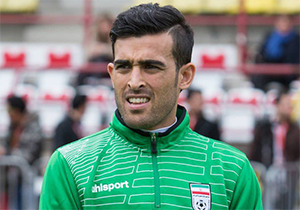 دیدار هافبک پیکان با خانواده‌ زلزله زده‌اش در سرپل ذهاب + فیلم