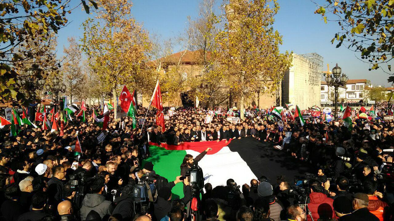 تظاهرات‌ گسترده‌ در کشورهای مختلف دنیا علیه تصمیم ترامپ; طنین شعار جانم فدای فلسطین در خیابان‌های تونس/ به آتش کشیده شدن عکس ترامپ و پرچم اسرائیل در اردن