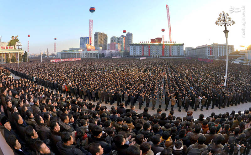 جشن و آتش‌بازی هزاران نظامی در پیونگ‌یانگ