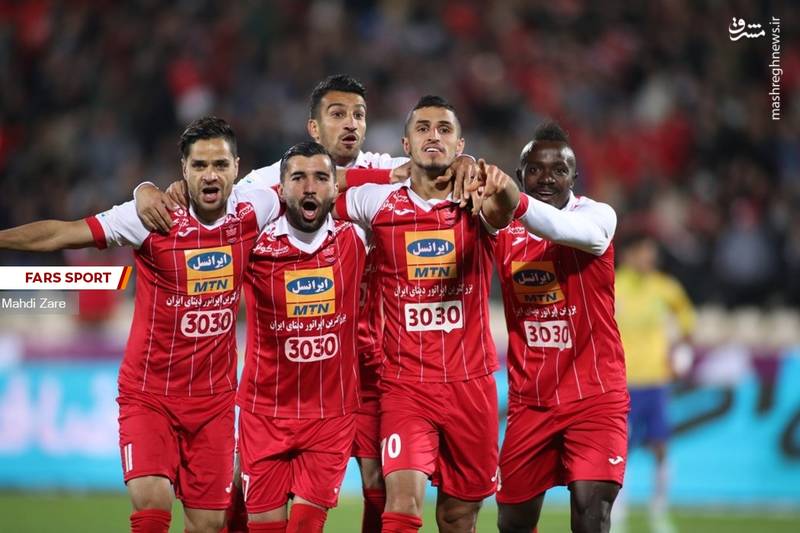 دیدارتیم‌های فوتبال پرسپولیس و صنعت نفت آبادان