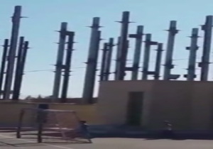 لحظه وقوع زلزله ۶٫۲ ریشتری هجدک در یک ساختمان در حال ساخت + فیلم