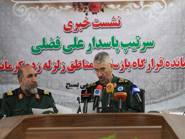 سردار فضلی جانشین رئیس سازمان بسیج مستضعفین و فرمانده قرارگاه بازسازی مناطق زلزله زده کرمانشاه: نصب ۸۳۰۰ کانکس ظرف ۳۸ روز و یک هفته زودتر از موعد مقرر انجام شد/برای کمک به اسکان دائم زلزله زدگان اعلام آمادگی کرده و منتظر پاسخ دولت هستیم