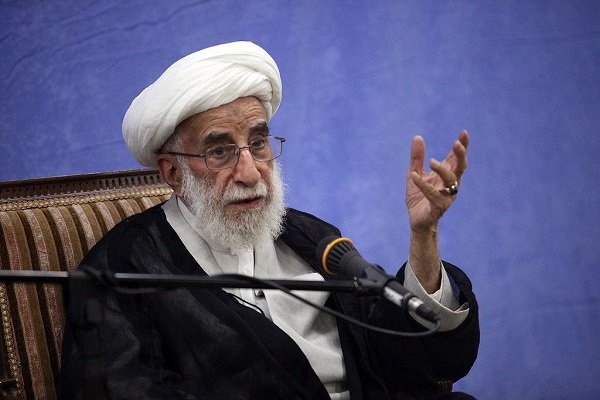 آیت‌الله جنتی: مسئولان برای حل مشکلات اقتصادی مردم دریغ نکنند/ بسیج و ناجا فریب‌خوردگان را از توطئه‌گران جدا کردند