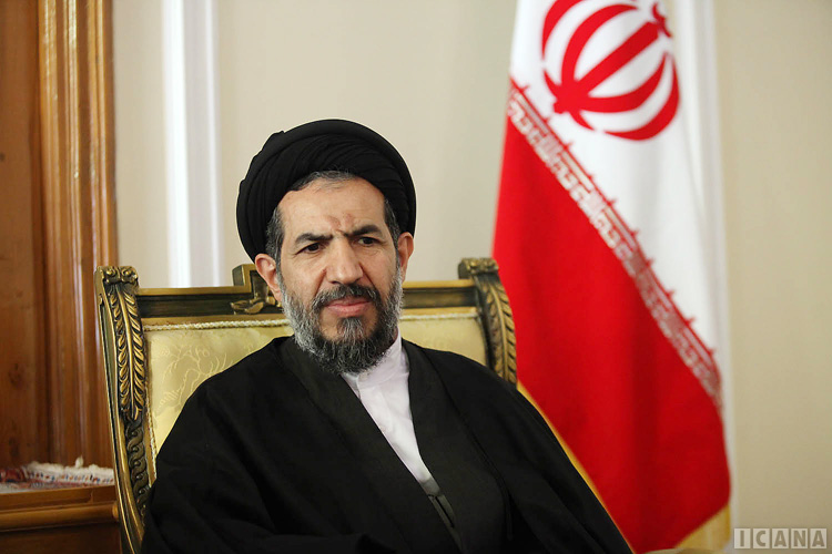 حجت‌الاسلام ابوترابی‌فرد در خطبه‌های نمازجمعه تهران: سپردن مسئولیت به فردی که شایستگی ندارد خیانت است/ مدیران کشور مراقب سخنان خود باشند