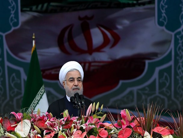 رئیس جمهور در مراسم راهپیمایی یوم‌الله ۲۲ بهمن: سال آینده به‌معنای واقعی کلمه سال بلوغ ایران است / برخی افراد خودشان در طول این سالیان از قطار انقلاب پیاده شدند / سال آینده باید سال وحدت و اتحاد بیش از پیش ملت ایران باشد / آمریکا سال گذشته شکست خورد