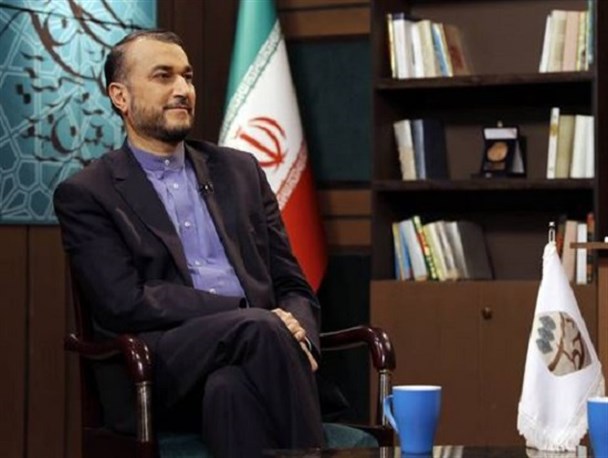 امیر عبداللهیان در برنامه “دست‌خط” مطرح کرد: دمشق دو بار به اندازه تار مویی به سقوط نزدیک شد/ ماجرای نشست مسئولان نظام با رهبر انقلاب در ابتدای بحران سوریه/ اگر پیام مقتدارنه رهبری نبود، حتی یک جسد از منا برنمی‌گشت