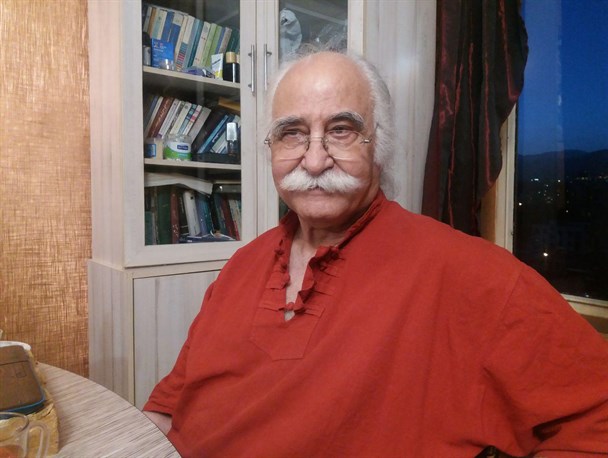 برخی بازیگران نان به نرخ روز خور هستند/ هنرمند یعنی تنقید دولت نه تعریف از آن/ ۱۰ بار وقت ملاقات از وزیر ارشاد خواستم، وقت ندادند/ مافیای سینما همان دولت است