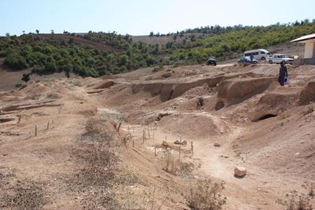 بازگشایی گورستان اشکانی برای گردشگران نوروزی