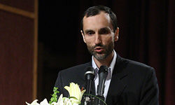 دستبند قانون بر دستان بقایی