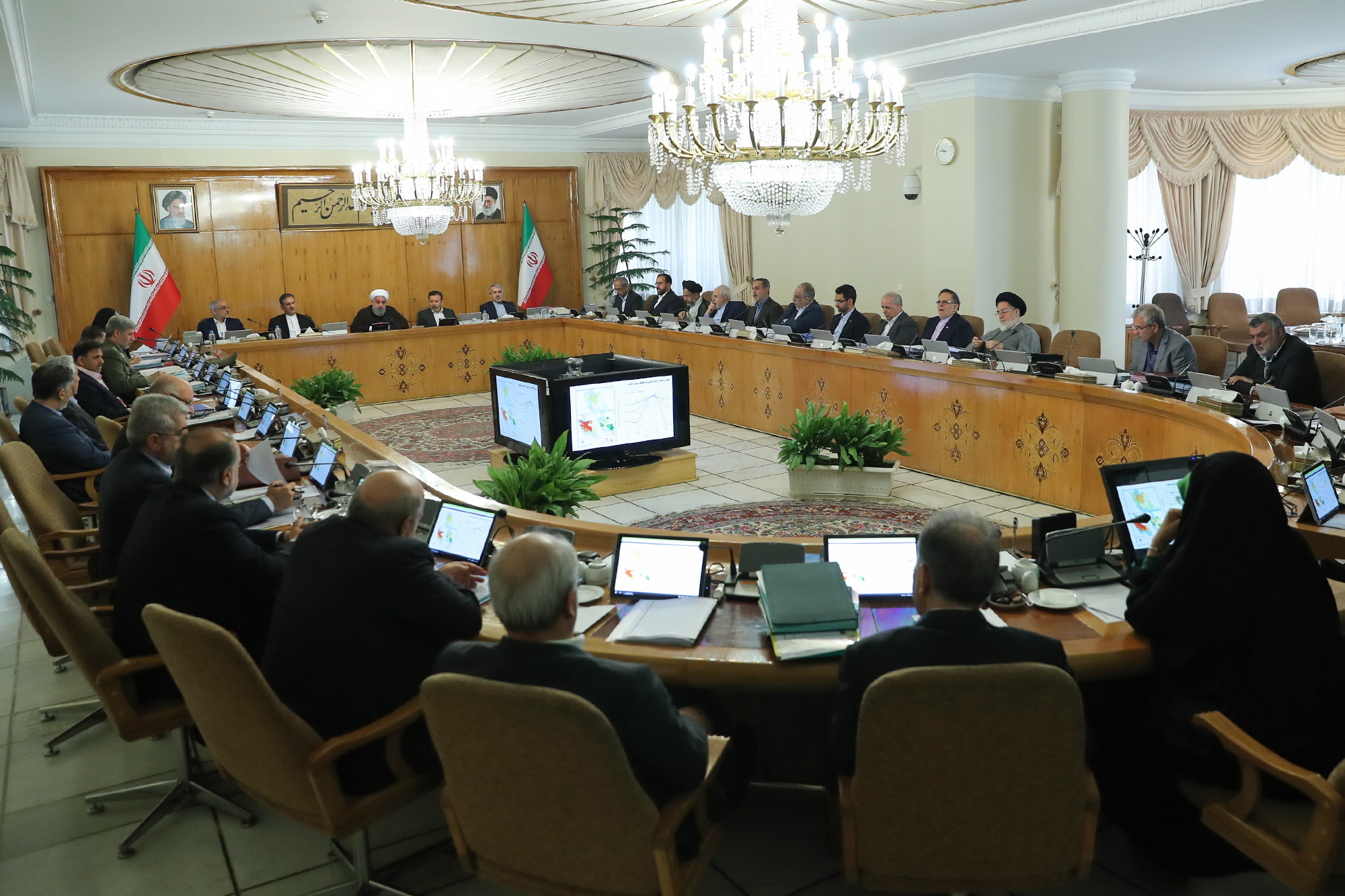 روز زن تشریفاتی نیست؛ روز پاسداشت مقام مادران و زنان است/ تاریخ این واقعیت را می‌گوید که هیچ کس نباید نگران موشک و یا تقویت بنیه دفاعی ایران باشد