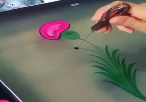 نقاشی زیبا روی آب و انتقال آن به روی کاغذ! +فیلم