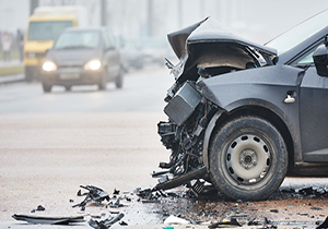 عاقبت صحبت کردن با تلفن، هنگام عبور از خیابان + فیلم