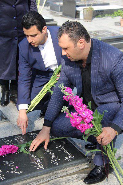 غبار روبی گلزار شهدا توسط اعضای شورا و شهردار آمل+ عکس