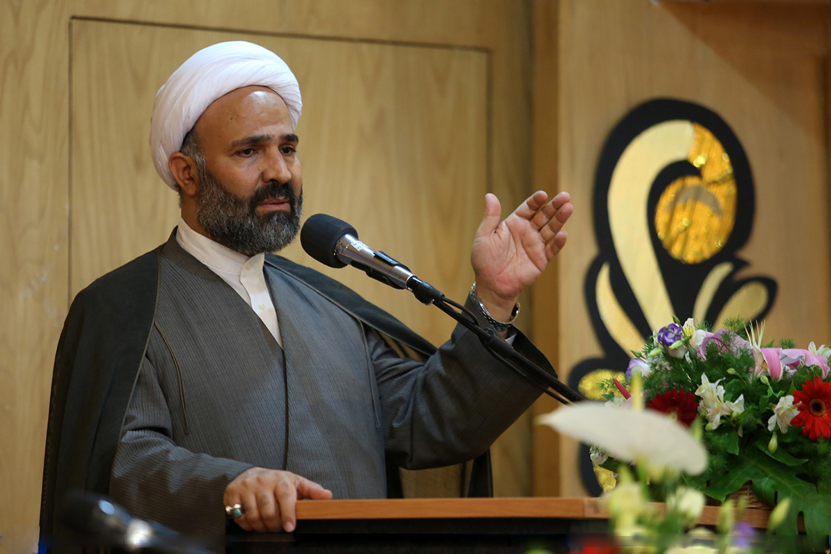 پژمانفر : متأسفانه به جوانان میدان داده نمی‌شود/ وجود تنقلات با مارک‌های خارجی روی میز برخی مدیران دولتی