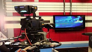 جدا شدن بینی میهمان برنامه از صورتش در پخش زنده! +فیلم