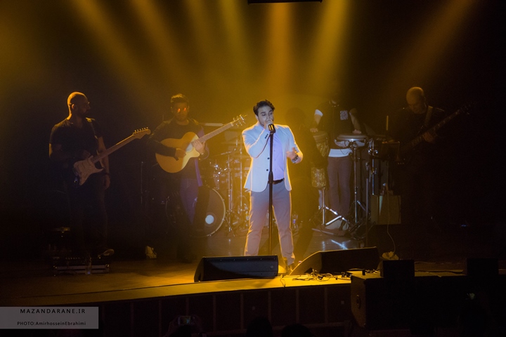 کنسرت بابک جهانبخش در آمل برگزار شد+ تصاویر