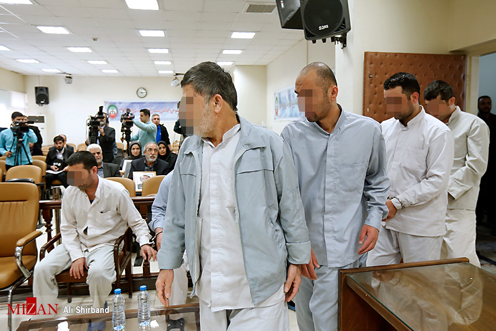 سومین جلسه رسیدگی به اتهامات عوامل گروهک تروریستی داعش؛ برادر یکی از شهدای مجلس:چندین رگبار و گلوله را به بدن و صورت برادر من خالی کردند/ قاضی صلواتی خطاب به متهم: شما مقدمات سفر به تهران را برای آن‌ها فراهم کردی