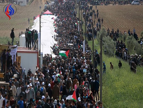 گزارش لحظه به لحظه از تظاهرات میلیونی بازگشت؛ استقرار گسترده نظامیان اسرائیل در مرز غزه/ تیراندازی صهیونیست ها به سمت فلسطینیان/ ساقط شدن یک پهپاد اسرائیلی/ زخمی شدن ۲۸ فلسطینی