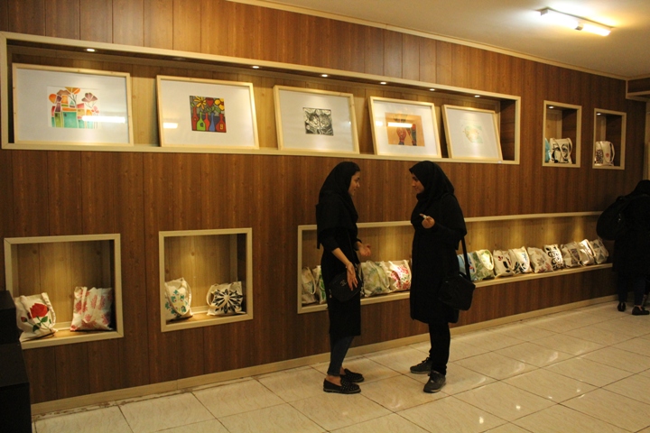 نمایشگاه آثار هنرجویان گرافیک هنرستان تجن جاری به روایت تصویر