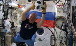 بازی فضانوردان فوتبالیست در فضا قبل از شروع جام جهانی + فیلم