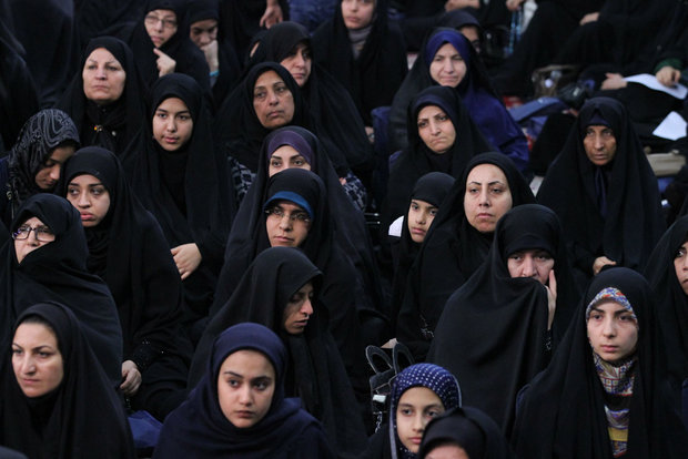 حرم مطهر امام(ره) مملو از زائران شد/ سوگواری عاشقان خمینی(ره)