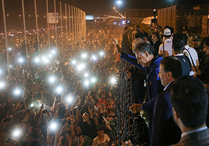 بازگشت تیم ملی فوتبال به کشور در میان استقبال پر شور مردم + فیلم