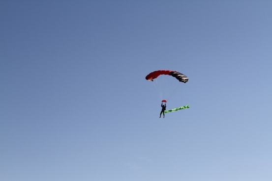 سقوط چترباز مازندرانی در دریای رامسر