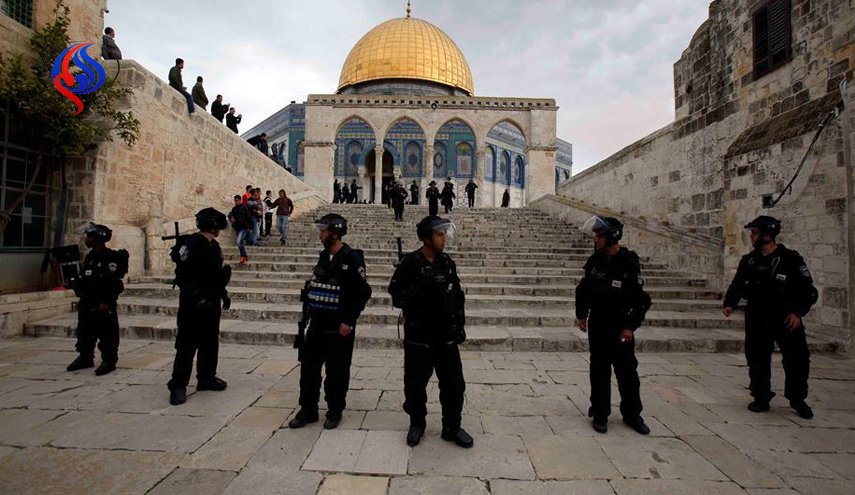 فیلم/ محاصره فلسطینی ها داخل مسجدالاقصی!