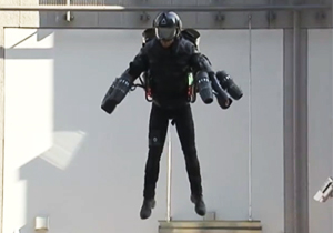 تجربه لذت بخش پرواز تک نفره به کمک لباسی حیرت انگیز + فیلم