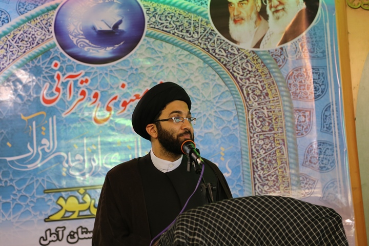 سید محمد حسین طباطبایی در مراسم شبی با قرآن مهمان آملی ها شد