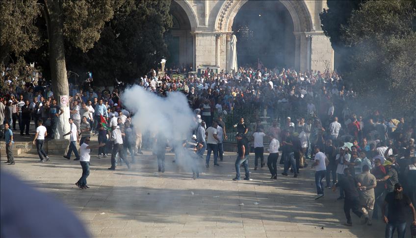 فیلم/ حمله به نمازگزاران فلسطینی در مسجدالاقصی
