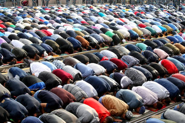 عکس/ اقامه نماز عیدقربان در ترکیه، کنیا و قزاقستان