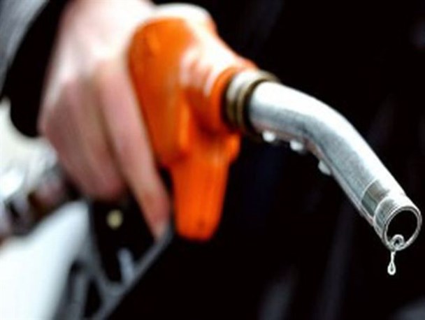 عضو کمیسیون انرژی مجلس: مخالفت ۲ گروه سودجو با بازگشت کارت های سوخت/ اصرار دولت برای افزایش ۷۰ درصدی قیمت بنزین/ مجلس با افزایش نرخ سوخت مخالفت کرد/ راهی جز ۲ نرخی شدن بنزین نیست