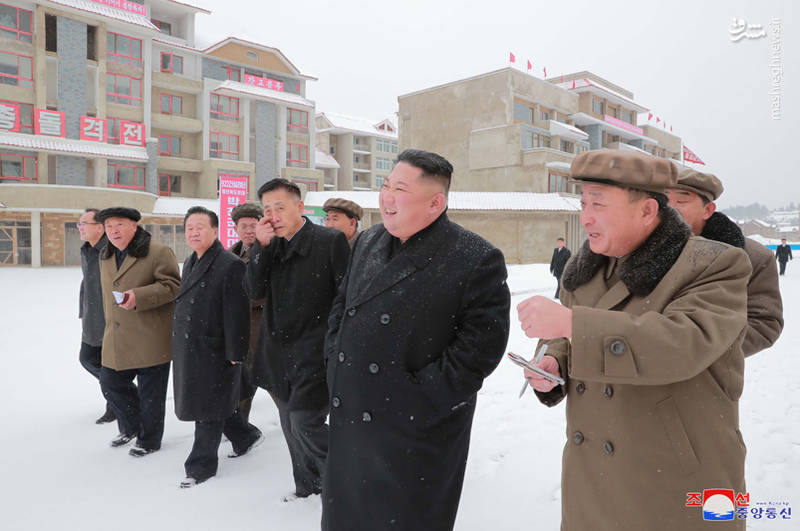 عکس/ گشت و گذار رهبرکره شمالی در هوای برفی