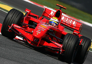 دستی کشی دلهره آور با خودروی مسابقه ای بر فراز برجی بلند + فیلم