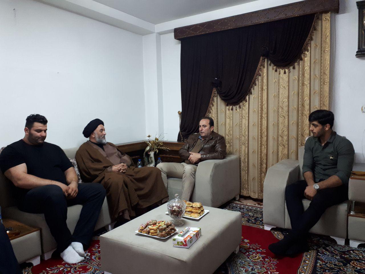 امام جمعه آمل با قهرمان کشتی فرنگی جوانان جهان دیدار کرد+ تصاویر