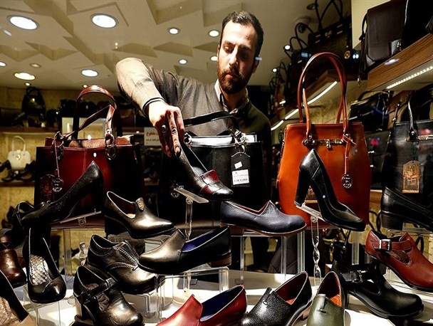 گزارشی از سطح نزولی صنعت کفش؛ برندسازی تولیدات داخلی راه نجات صنعت کفش کشور/ نام کاسبان باسابقه در لیست چک‌های برگشتی!