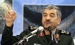 «قاسم سلیمانی» سرزمین‌های اسلامی را از لوث تروریستهای دست‌نشانده آمریکا پاک کرد