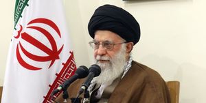 جنگ نرم همه‌جانبه‌ دشمن، امروز قابل انکار نیست/ در این جنگ، هنرمندان و اهالی فکر و نظر، در حکم نیروهای مسلّح در جنگ سختند