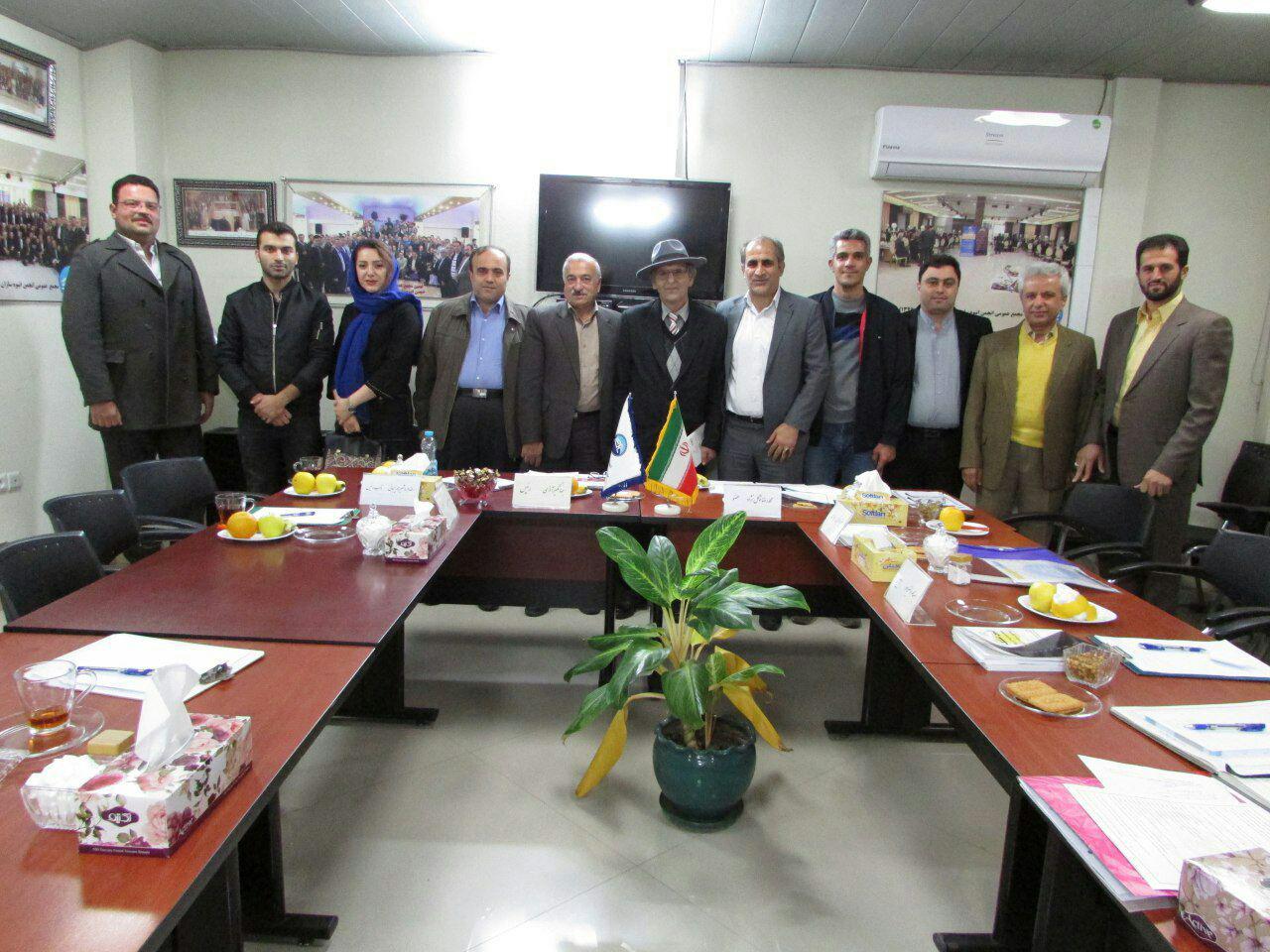 ارکستر آمل با حمایت حامیان موسیقی و انبوه سازان این شهر می نوازند